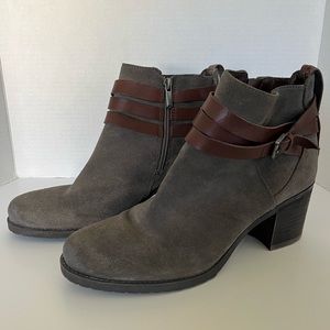 Sam Edelman Chelsea Ankle Boots Womens 9.5 Gray Suede Side Zip Block Heel Hannah